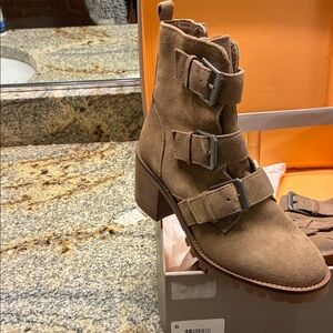Crown Vintage Tan Suede Combat Boots, New in box, Size 6